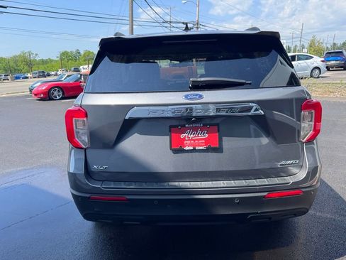 Used 2022 Ford Explorer XLT AWD/4WD image 4
