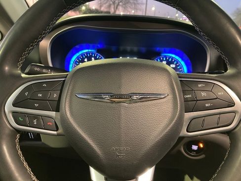 Used 2022 Chrysler Voyager LX image 19