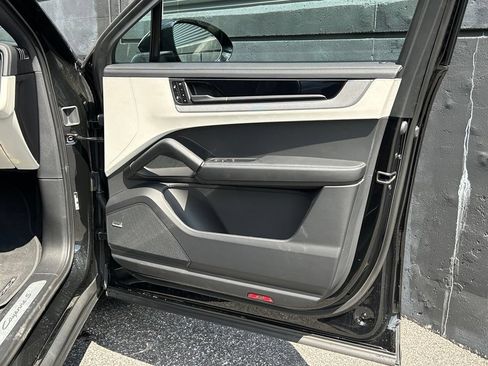 Certified 2025 Porsche Cayenne S AWD/4WD image 26