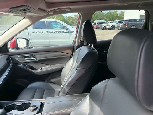 Used 2021 Nissan Rogue SV w/ Premium Package image 10