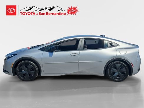 New 2026 Toyota Prius LE FWD image 2