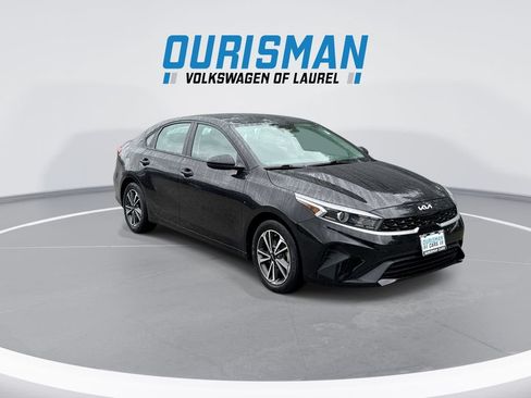 Used 2022 Kia Forte LXS FWD image 2