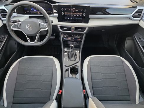 New 2026 Volkswagen Taos SE image 19