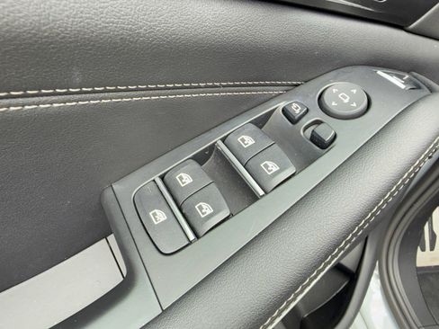 Used 2024 BMW X5 sDrive40i w/ M Sport Package RWD image 15