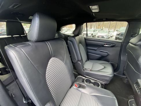 Certified 2025 Toyota Highlander XSE image 27
