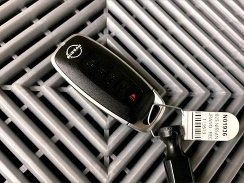 New 2025 Nissan Murano SL image 13