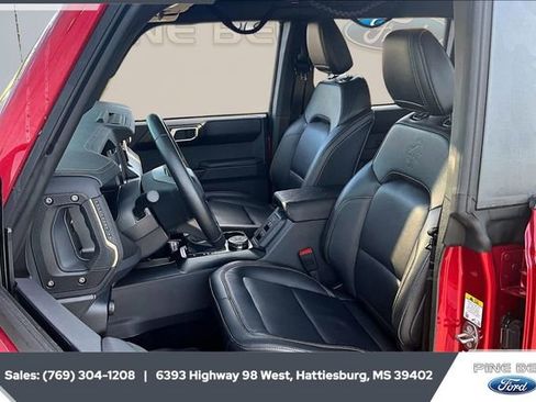 Used 2025 Ford Bronco Badlands image 18