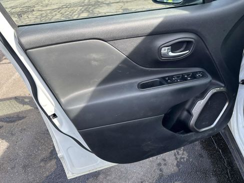 Used 2022 Jeep Renegade Latitude w/ Convenience Group image 16