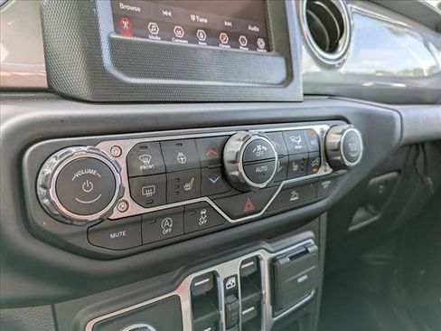 Used 2021 Jeep Wrangler Unlimited Sahara w/ Cold Weather Group image 15