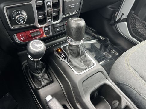 Used 2024 Jeep Gladiator Sport AWD/4WD image 20