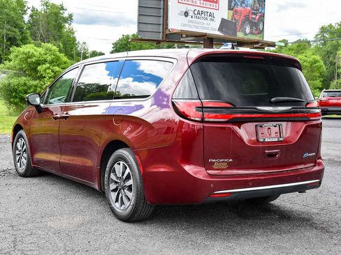 Certified 2023 Chrysler Pacifica Touring-L w/ Uconnect Theater Family Group FWD image 5
