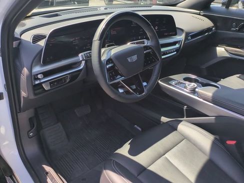 Used 2025 Cadillac Lyriq Luxury w/ LPO, Floor Liner Package AWD/4WD image 11