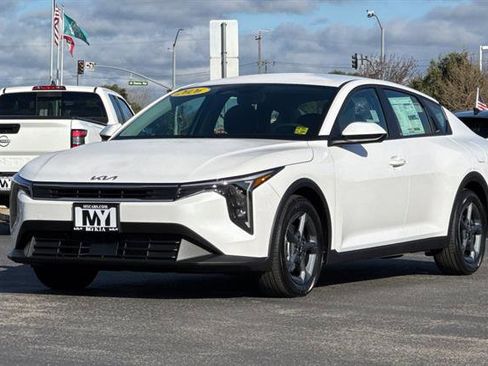 New 2026 Kia K4 LXS image 8