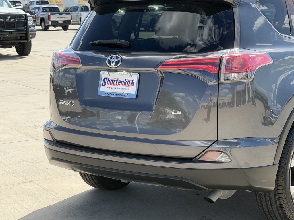Used 2017 Toyota RAV4 LE FWD image 6