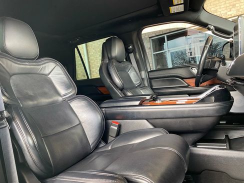 Used 2019 Lincoln Navigator L Reserve image 18