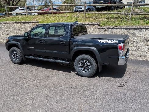 Used 2022 Toyota Tacoma TRD Off-Road AWD/4WD image 7