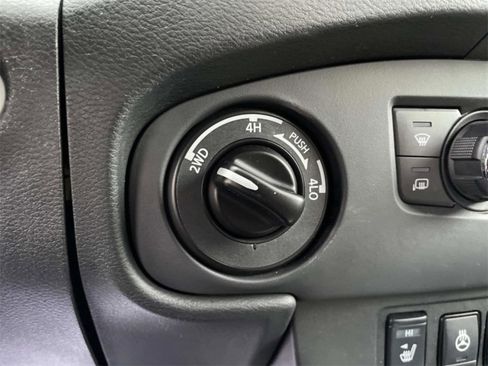 Used 2024 Nissan Frontier SV w/ SV Convenience Package image 29