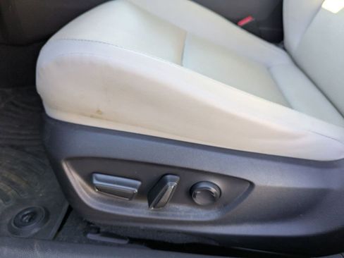 Used 2023 Toyota Prius XLE image 12