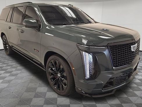 Used 2026 Cadillac Escalade ESV V w/ LPO, ONYX Package AWD/4WD image 2