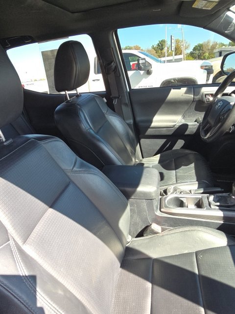 Used 2019 Toyota Tacoma TRD Sport AWD/4WD image 34