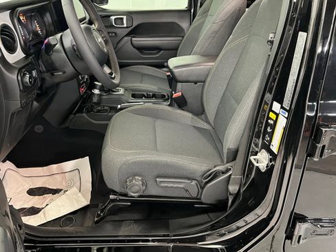Used 2024 Jeep Wrangler Willys image 17