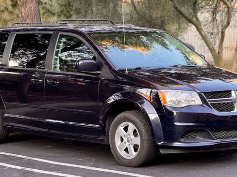Used 2011 Dodge Grand Caravan Mainstreet image 3