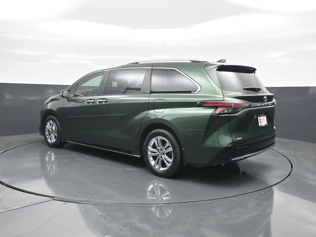 Used 2024 Toyota Sienna Platinum AWD/4WD image 5