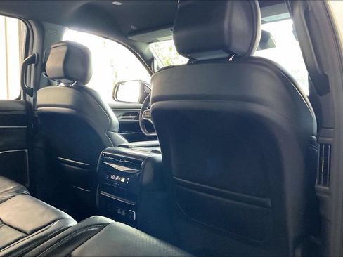 Used 2024 Jeep Wagoneer Series II w/ Flexible Seating Group RWD image 21