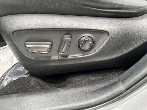 Used 2020 Toyota RAV4 XLE w/ Convenience Package AWD/4WD image 12