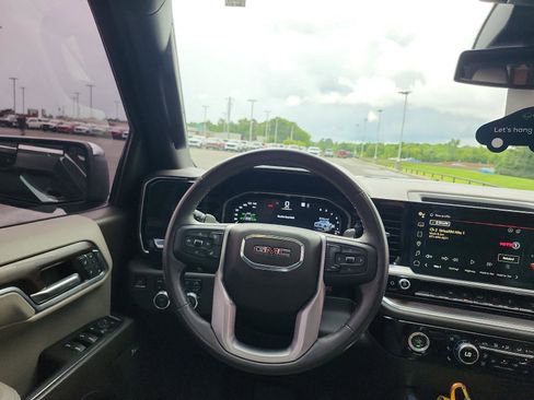 Certified 2022 GMC Sierra 1500 SLT AWD/4WD image 17