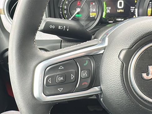 Used 2025 Jeep Wrangler Unlimited Sahara image 18