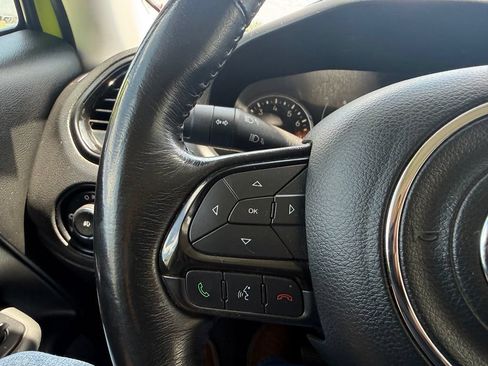 Used 2017 Jeep Renegade Altitude FWD image 12