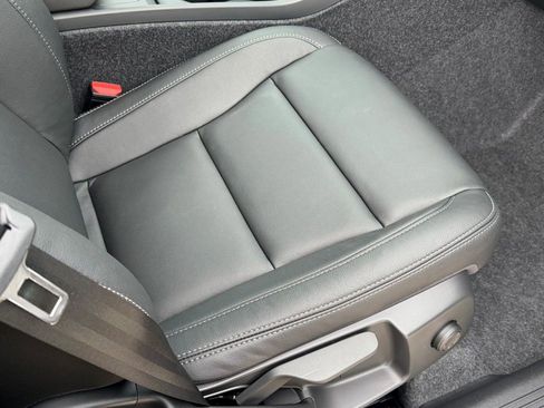 New 2026 Volvo XC40 B5 Core w/ Climate Package image 10