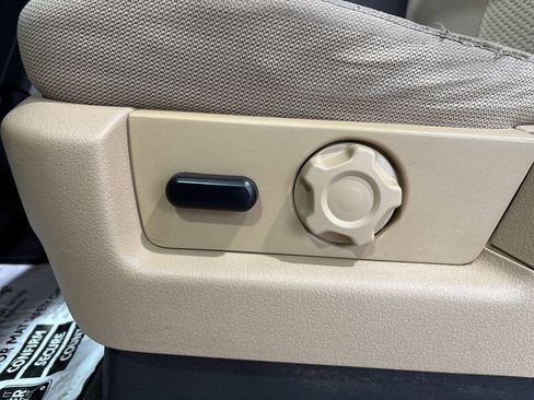 Used 2012 Ford F150 XLT w/ XLT Chrome Pkg image 12