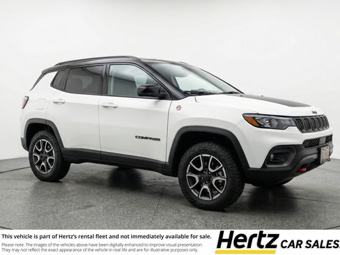 Used 2025 Jeep Compass Trailhawk AWD/4WD image 1