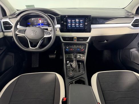 Used 2025 Volkswagen Taos SE w/ Panoramic Sunroof Package image 13