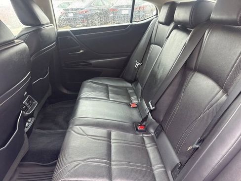 Used 2022 Lexus ES 300h w/ Luxury Package image 33
