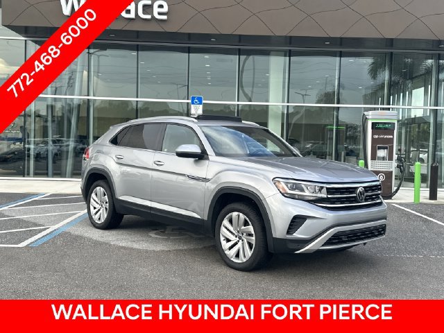 Used 2020 Volkswagen Atlas Cross Sport SE w/ Panoramic Sunroof Package FWD image 4