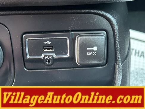 Used 2015 Jeep Renegade Trailhawk w/ Popular Equipment Group AWD/4WD image 24