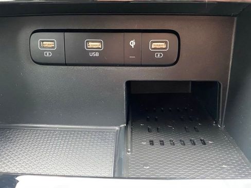 Certified 2023 Kia Carnival EX image 13