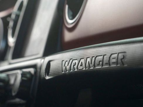 Used 2023 Jeep Wrangler Rubicon w/ Cold Weather Group AWD/4WD image 49