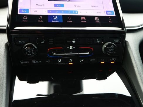 Used 2025 Jeep Grand Cherokee L Limited w/ Black Appearance Package image 19