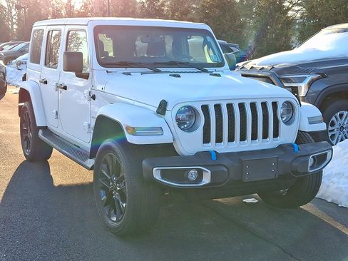 Used 2022 Jeep Wrangler Unlimited Sahara w/ Cold Weather Group image 2
