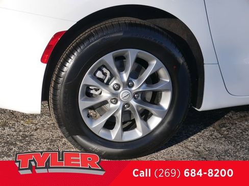 New 2026 Chrysler Pacifica Select image 46