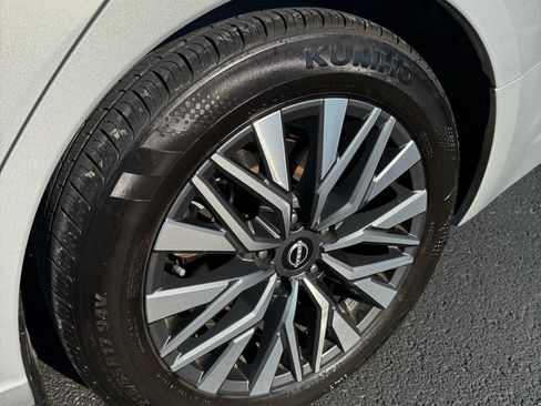 Used 2024 Nissan Altima 2.5 SV image 9