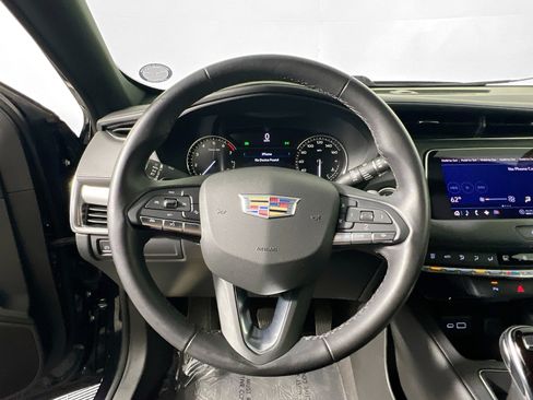 Used 2023 Cadillac XT4 Premium Luxury FWD image 17