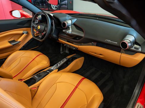 Used 2021 Ferrari F8 Tributo RWD image 17