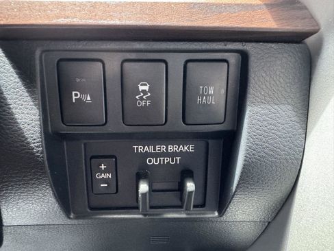 Used 2018 Toyota Tundra Limited w/ Limited Premium Package AWD/4WD image 21