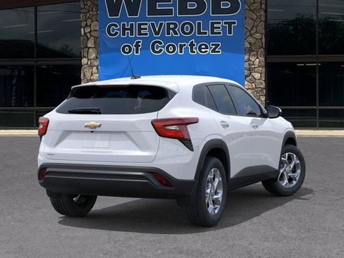 New 2026 Chevrolet Trax LS w/ LS Convenience Package FWD image 4