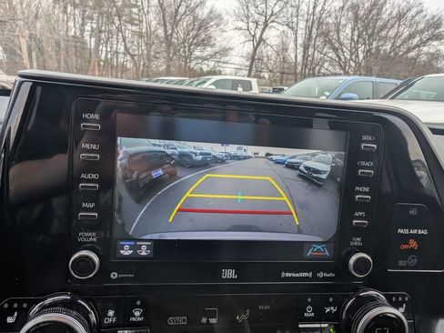 Used 2021 Toyota Highlander Limited image 25